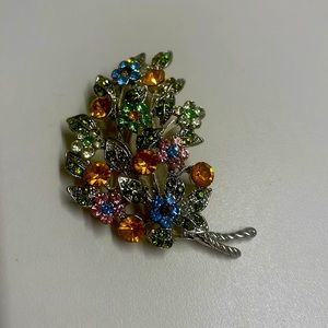 ✨BLING-BLING✨ BOUTIQUE COLLECTION MULTI  COLOR GEMS SILVER PIN